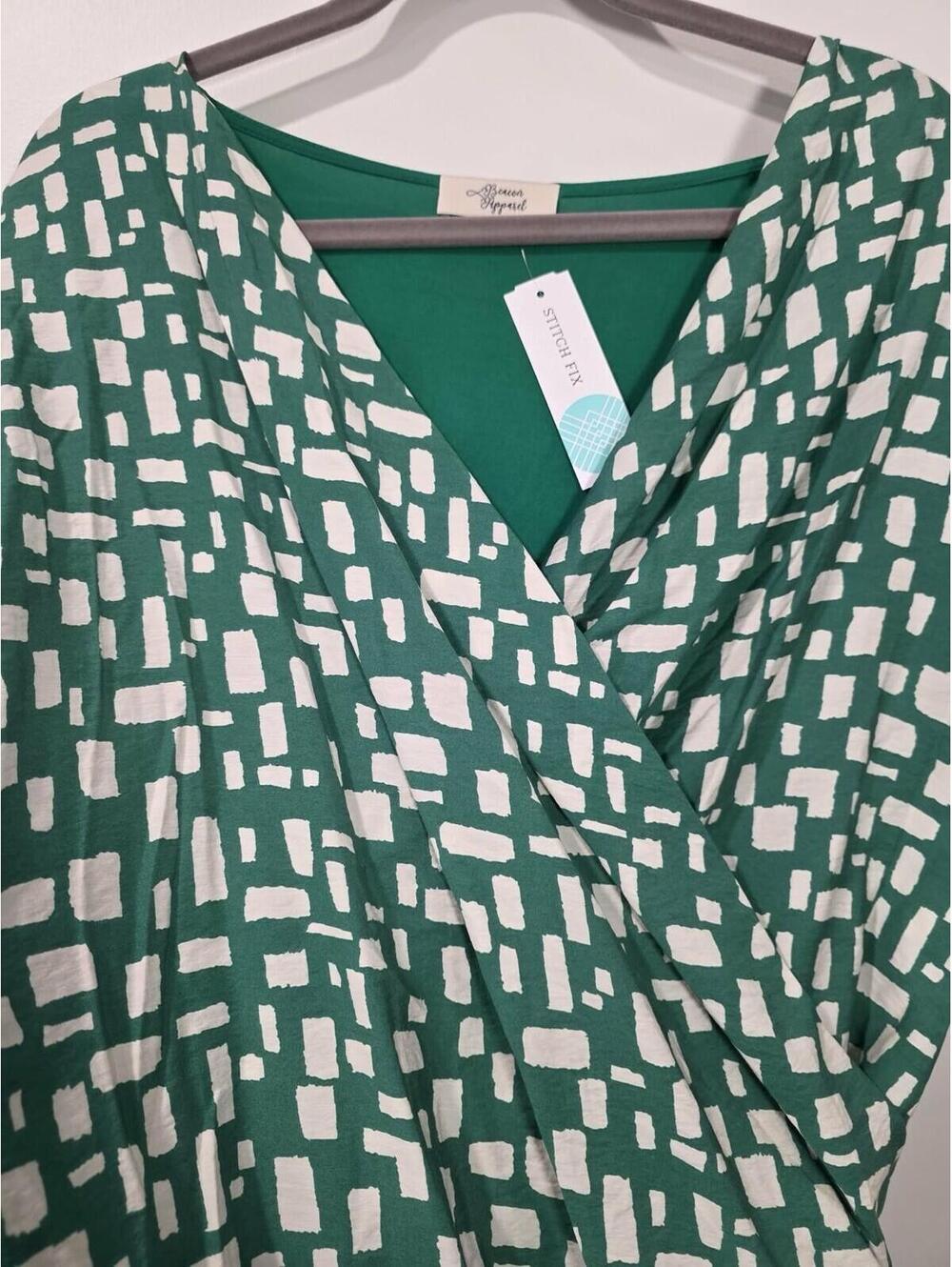 Beacon Apparel Geometric Surplice Blouse Green White Short Sleeve 1X Plus